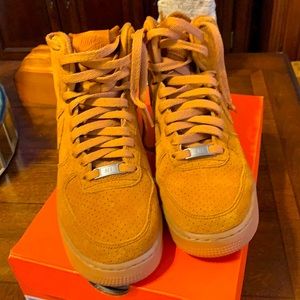 Nike tan Gum Sole